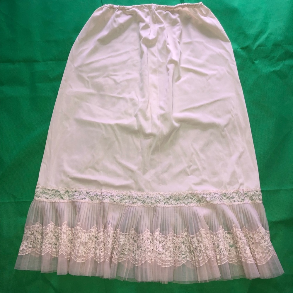 Van Raalte for real! Vintage showoff slip in peach